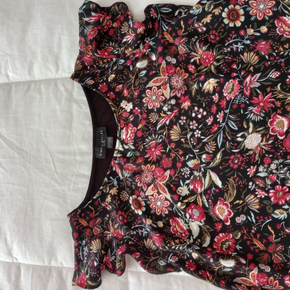 Floral flutter sleeve tank blouse - Picture 3 of 5